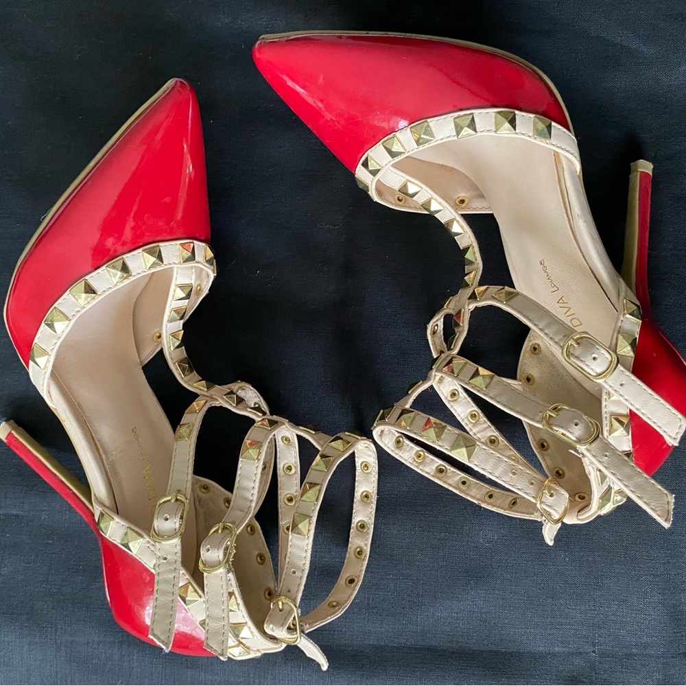 Wild diva red high heels,pointed toe,stilettos trendy gold studs,ankle straps.